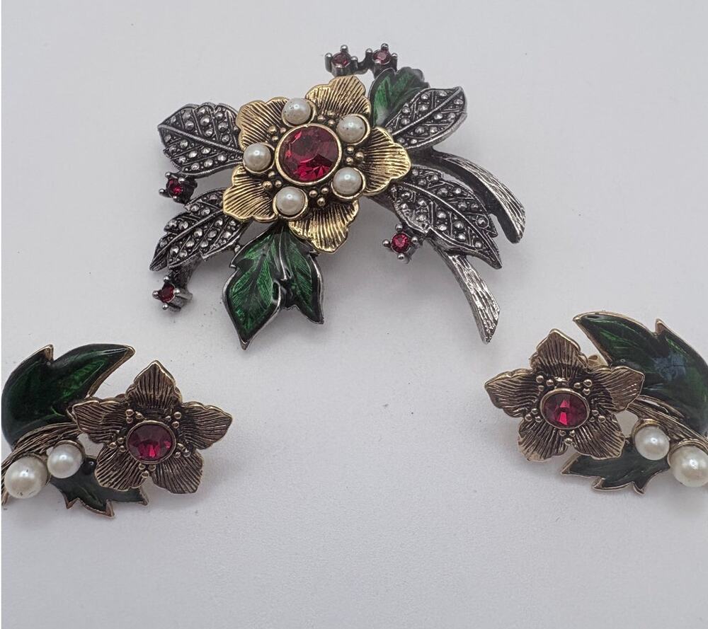 Avon 1992 Rich Christmas Poinsettia Brooch and Pierced Earring Set